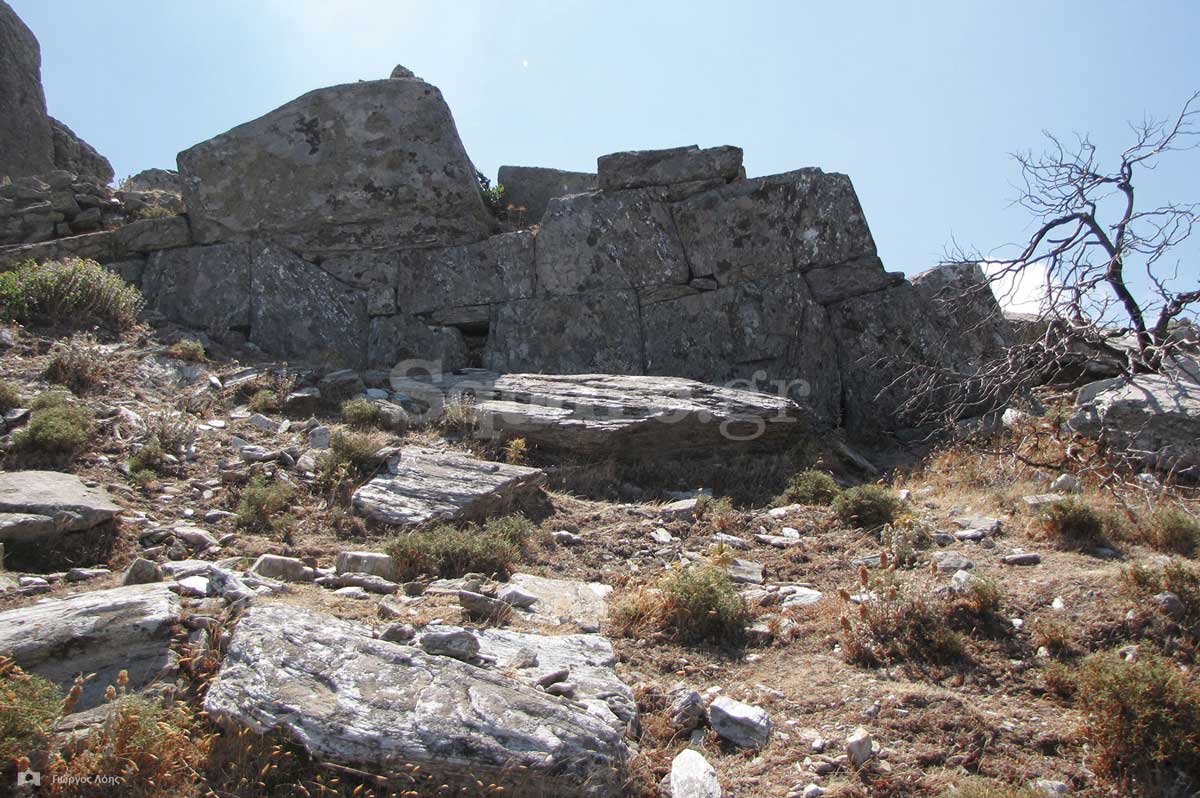 5-Τμήμα-των-σωζόμενων-αρχαίων-τειχών-της-Δρυοπικής-ακρόπολης-των-Στυρών